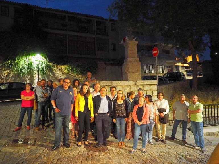 Candidatos y militantes socialistas inician la campaña electoral en la plaza del Pueblo