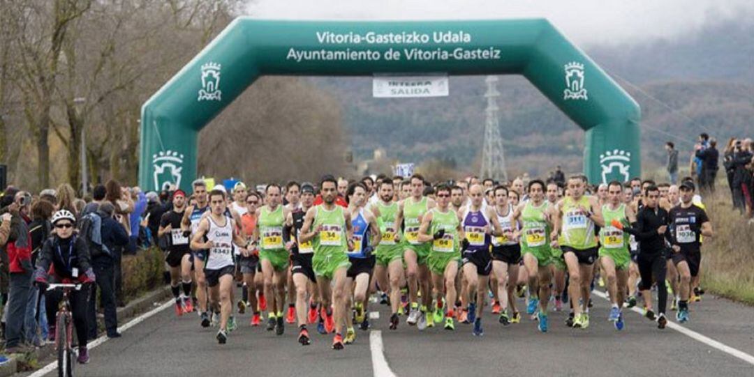 Imagen de una edición anterior de la media maratón de Vitoria.