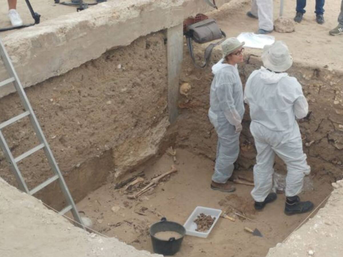 Hallados en una fosa del cementerio los restos de dos posibles represaliados