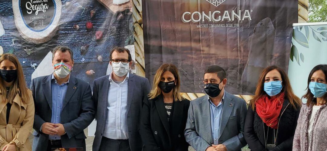 Estefanía Plaza, Pedro Bruno, José Miguel Antequera, Ana Belén Súarez, Francisco Reyes, Catalina Madueño y Maribel Lozano en la presentación de la nueva línea de productos Congana.