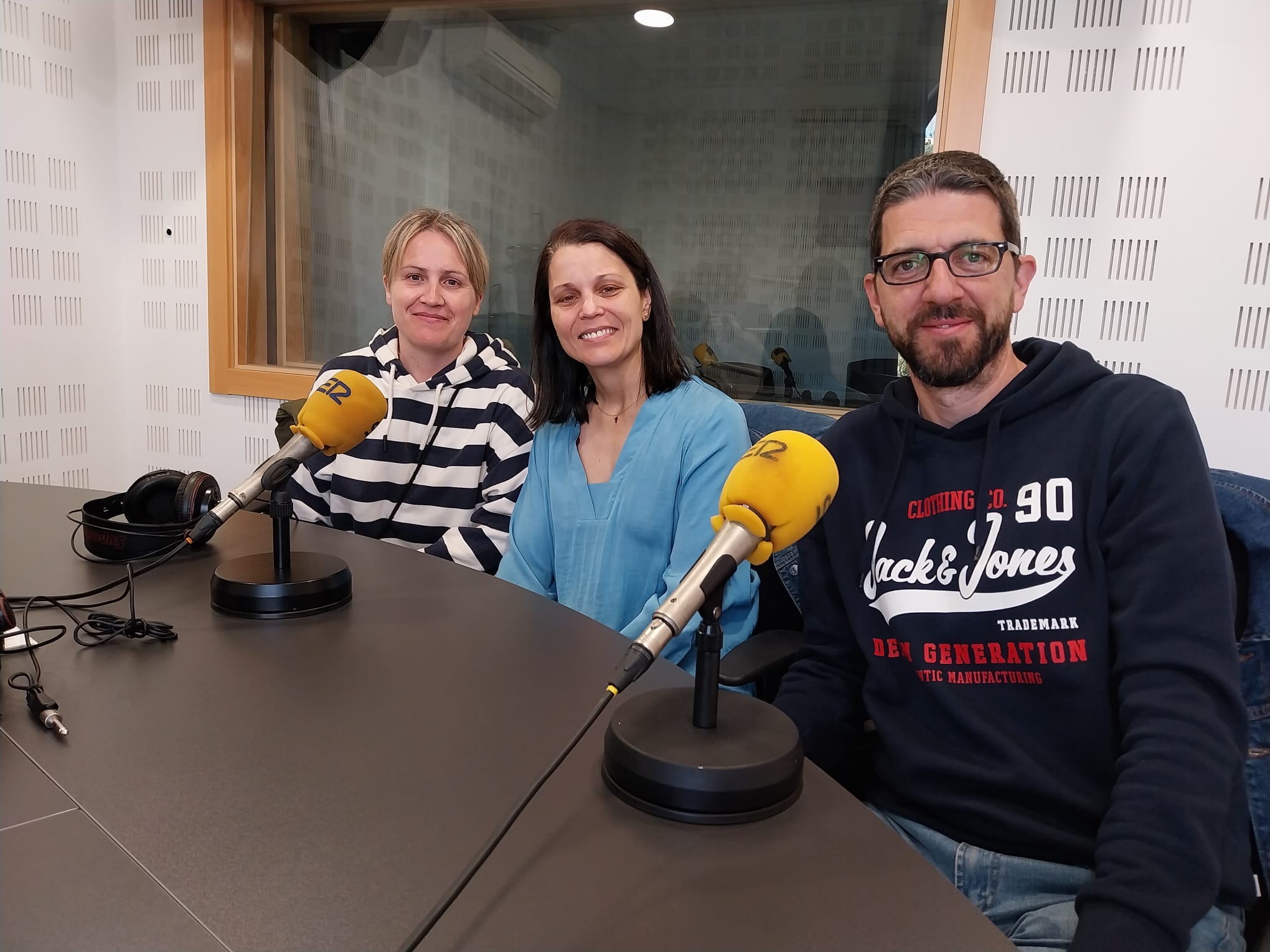 Ana Maroto, Lourdes Sánchez y Dani Otín, de la ONG &#039;Hagamos sonreír&#039;.