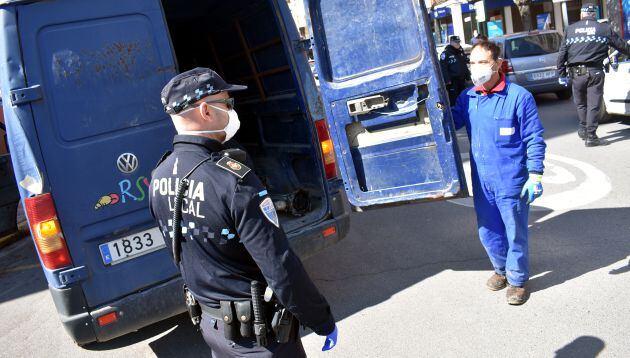 Los agentes de la Policía Local inician los controles de movilidad