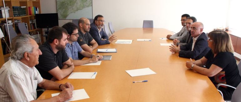 Imatge de la reunió d&#039;aquest dimecres entre veïns, Ajuntament i Generalitat. 