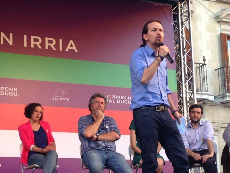 Acto conjunto de Unidos Podemos en Vitoria en la campaña del 26-j