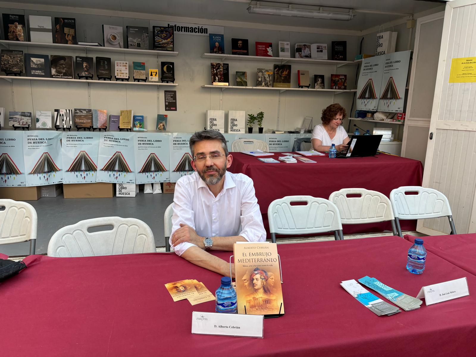 Alberto Cebrián presentó su libro El embrujo mediterráneo