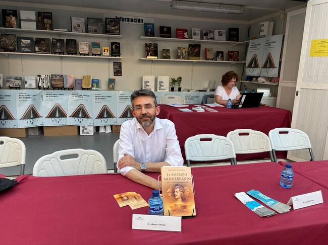 Alberto Cebrián presentó su libro El embrujo mediterráneo