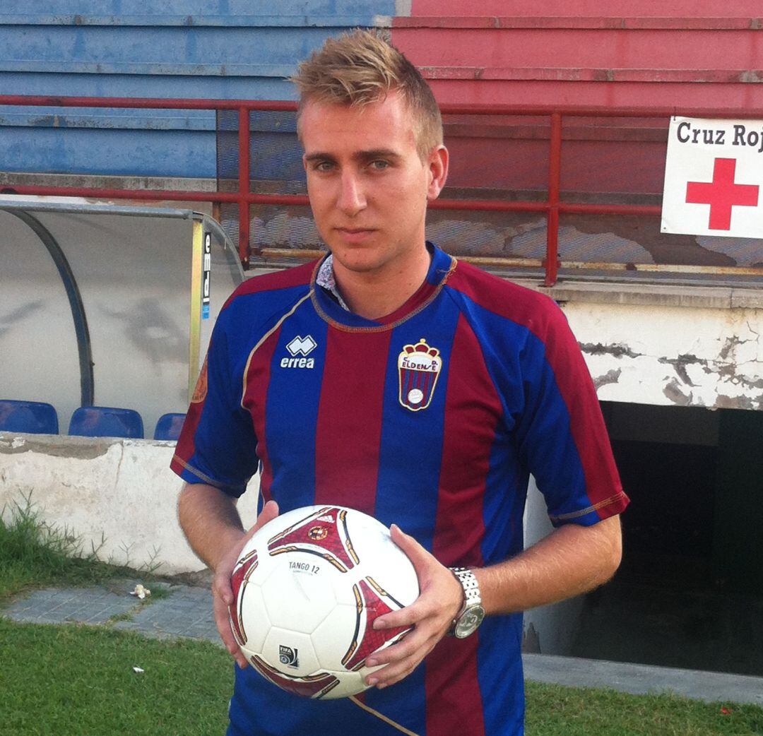 Ferrán Agulló en su primera etapa con el Eldense