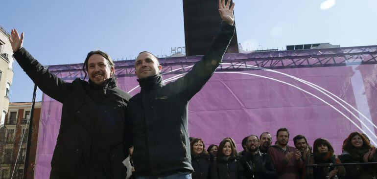 Pablo Iglesias, junto a Luis Alegre, cuya lista se presentará a las próximas elecciones autonómicas.