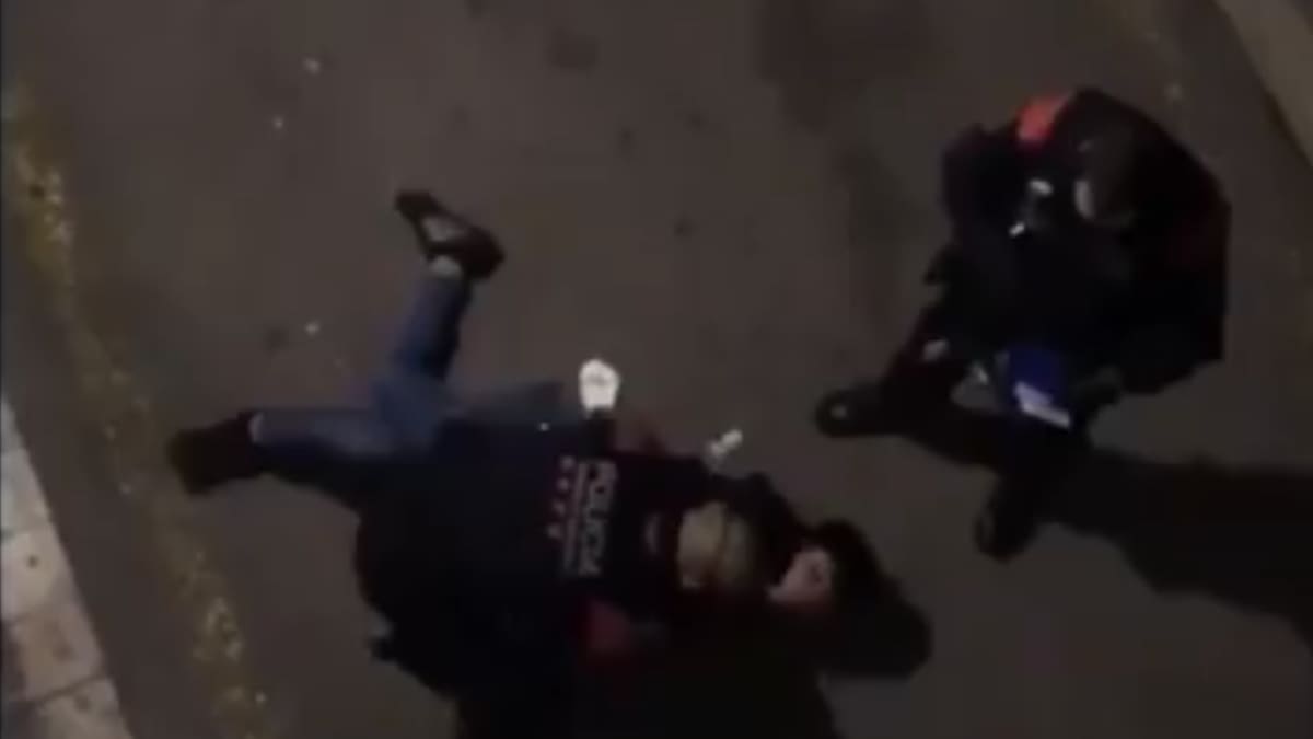 Interior suspèn de sou i feina als mossos condemnats per agredir i detenir il·legalment a un jove durant el confinament