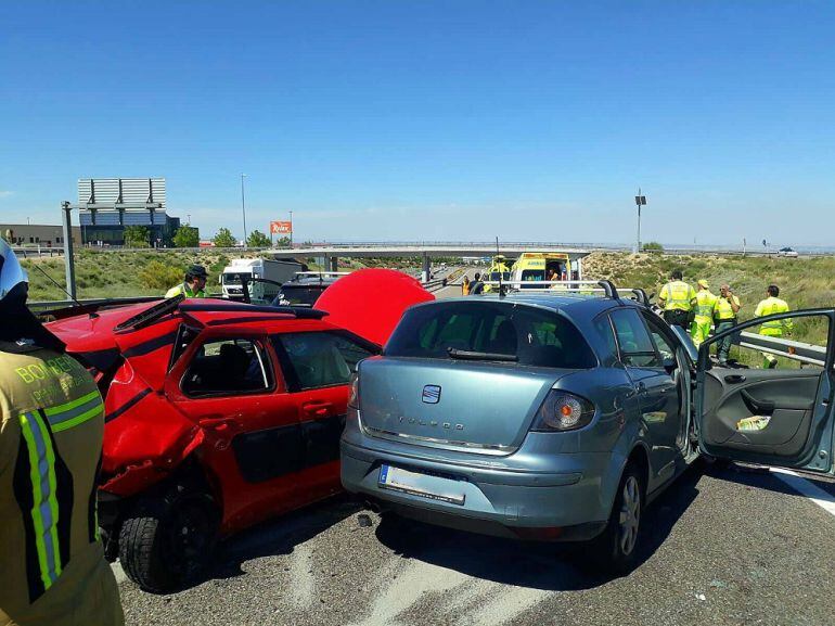 Colisión múltiple en la A-2 en La Muela. Cinco personas han resultado heridas de diversa consideración
