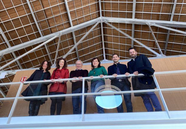 El alcalde Joan Ribó y otros concejales del equipo de gobierno municipal durante la inauguración de la sede de la Universidad Popular en las naves de Demetrio Ribes del Parque Central de València