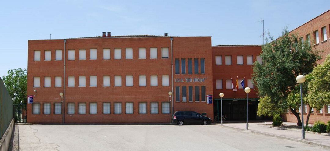 Sanidad ha cerrado un aula del instituto de Madrigueras