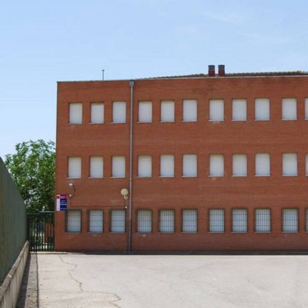 Sanidad cierra un aula del instituto de Madrigueras y otra del colegio de Cenizate por el coronavirus