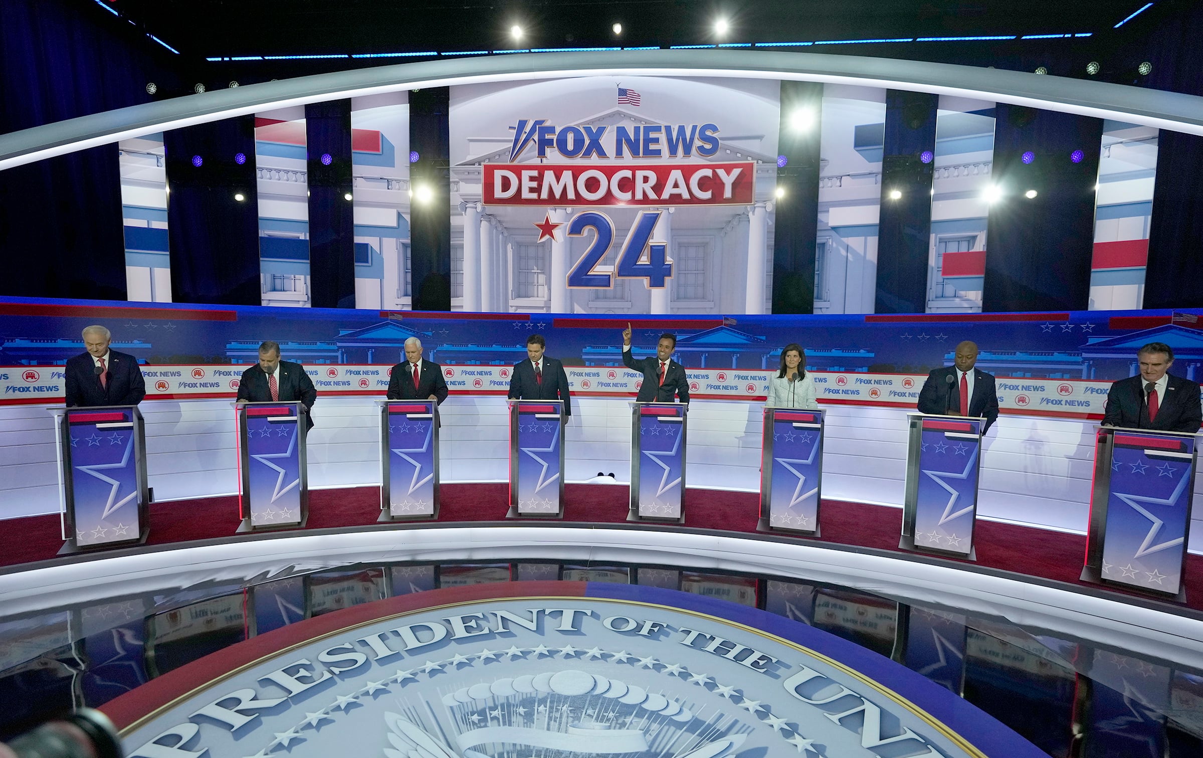 Los candidatos republicanos a la Casa Blanca —excepto Donald Trump— en su primer debate televisivo