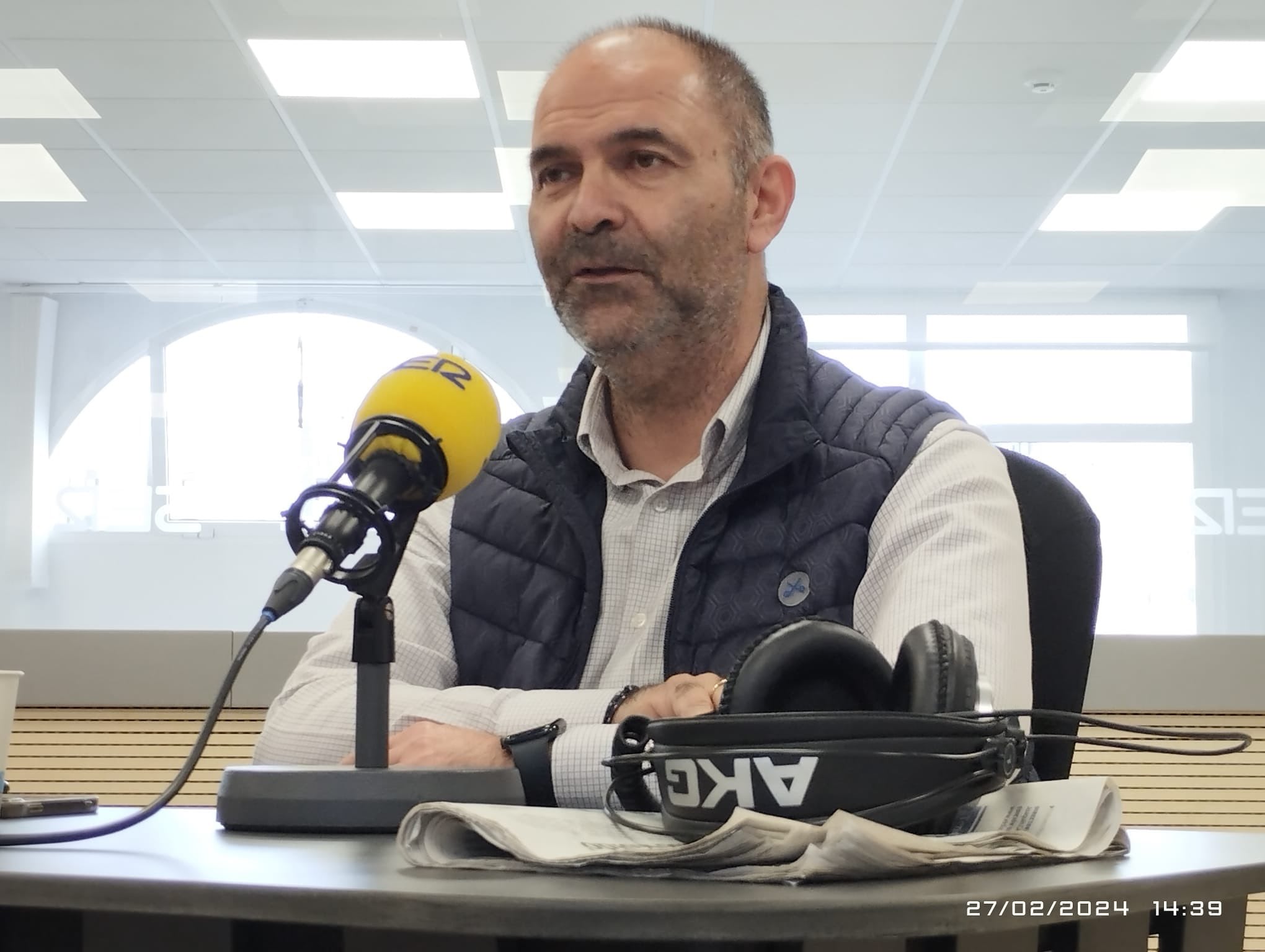 Aniano Cabrera, en los estudios de Radio Club Tenerife.