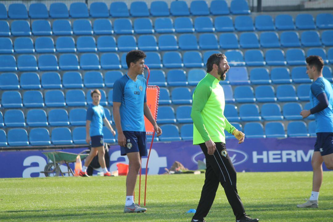 Antonio Moreno, en un entrenamiento del equipo blanquiazul