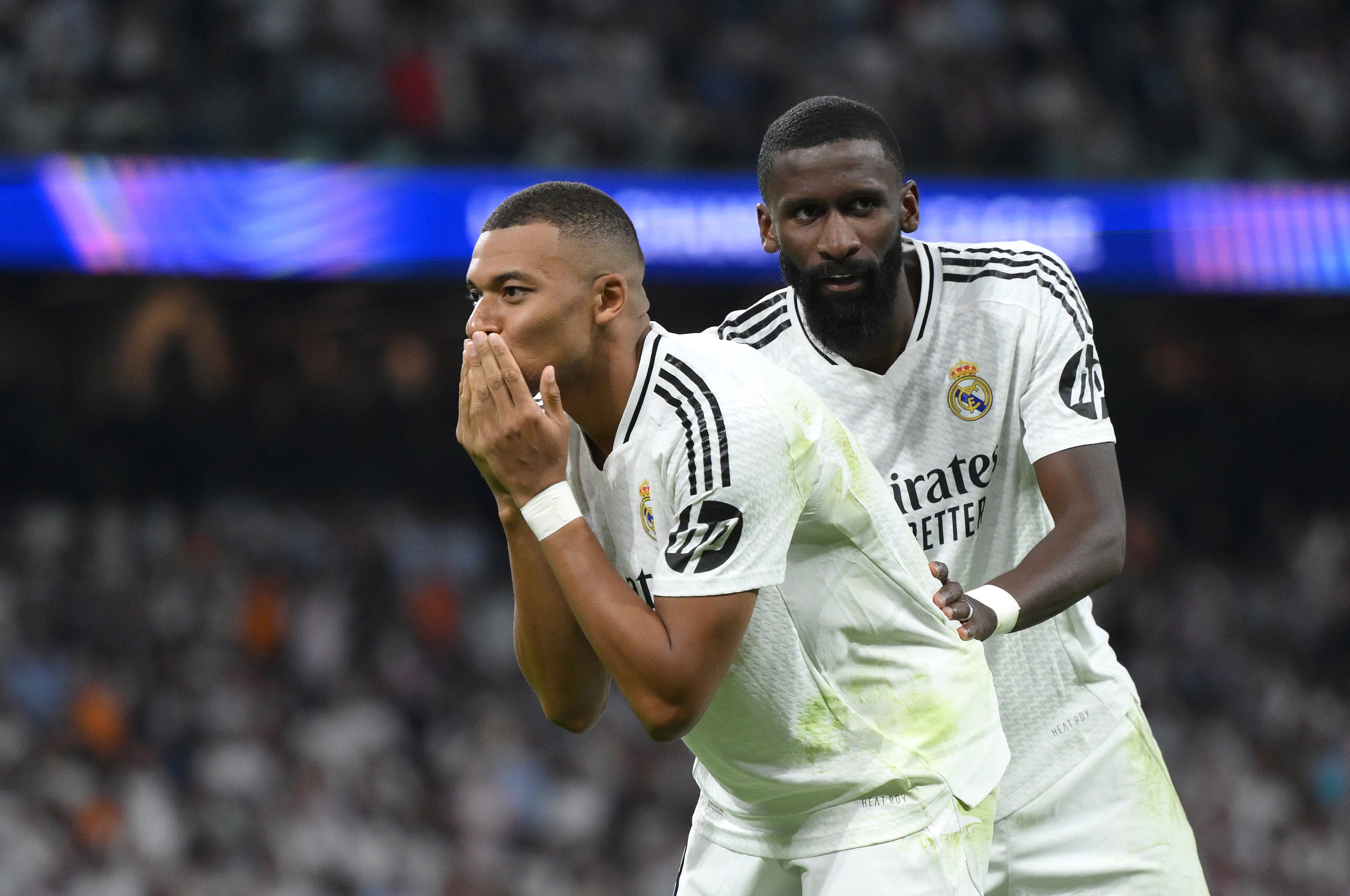 Mbappé y Rüdiger celebran el gol del francés ante el Stuttgart en Champions