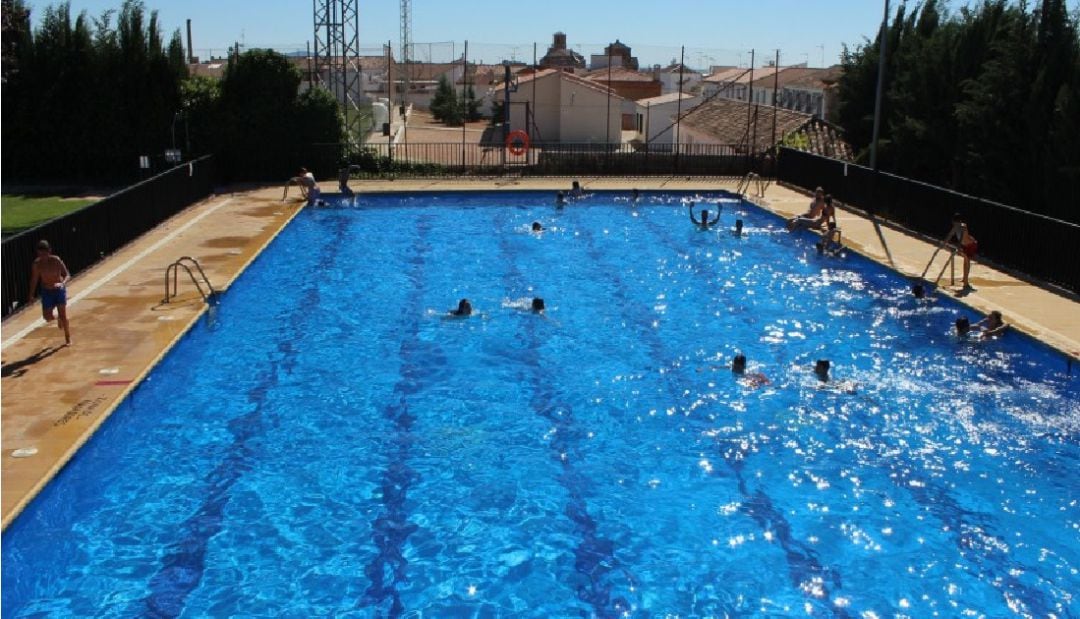 Imagen de archivo de la piscina municipal de Infantes 