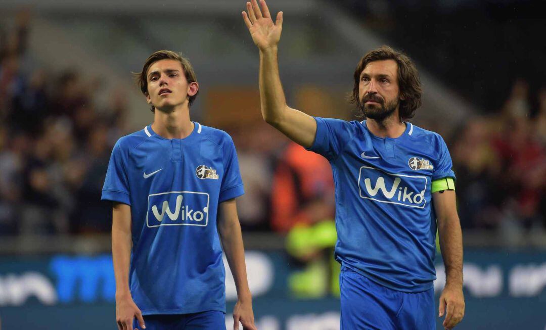 Nicoló Pirlo, junto a Andrea Pirlo.