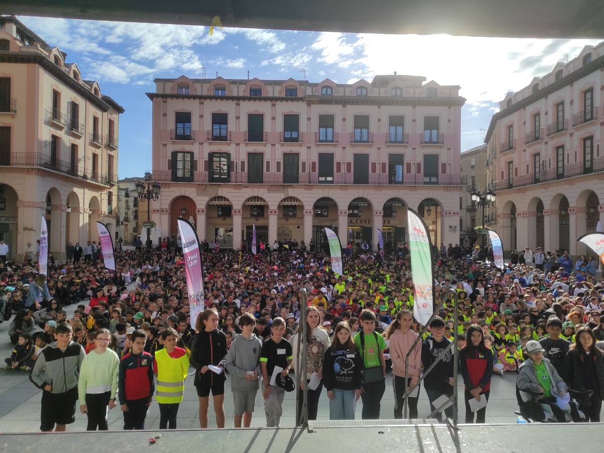 La mini marcha Aspace llena el centro de Huesca de alegría, solidaridad e integración