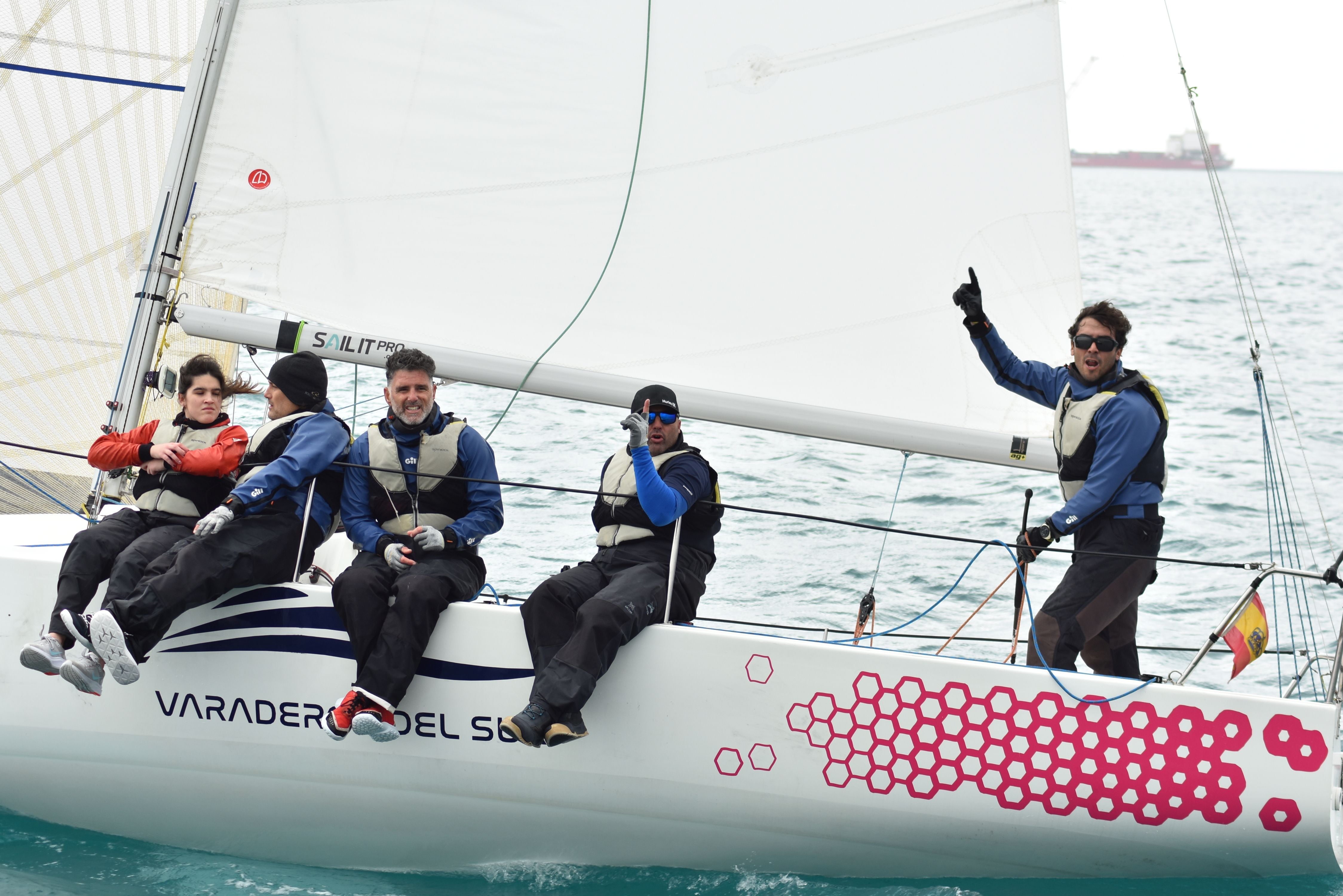 ‘GVS PAS’ (Club Náutico Bevelle / Real Club Mediterráneo), de Nacho Cifuentes y Federico Caine, con Rafael Díaz a la caña, que se adjudicó dos de las seis pruebas