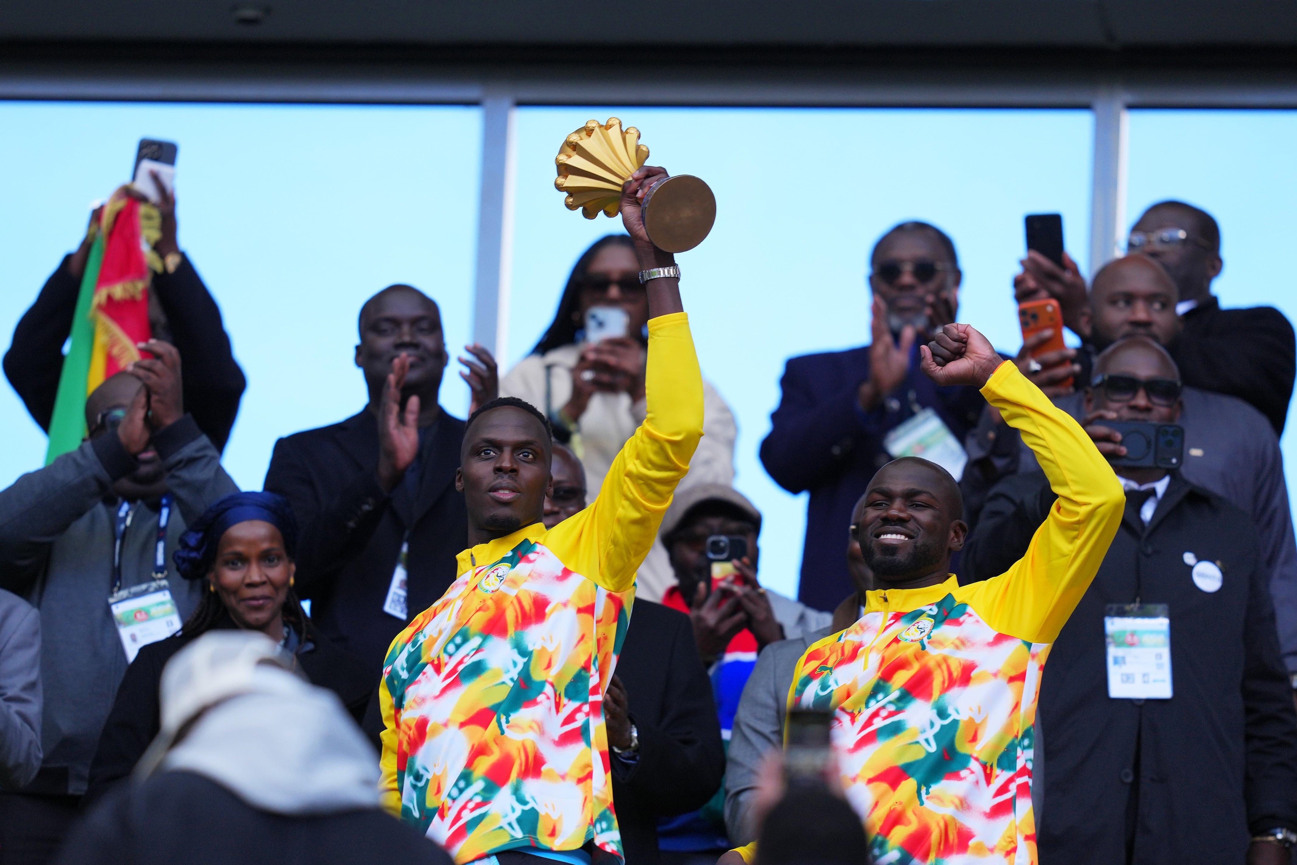Senegal celebrando la Copa África