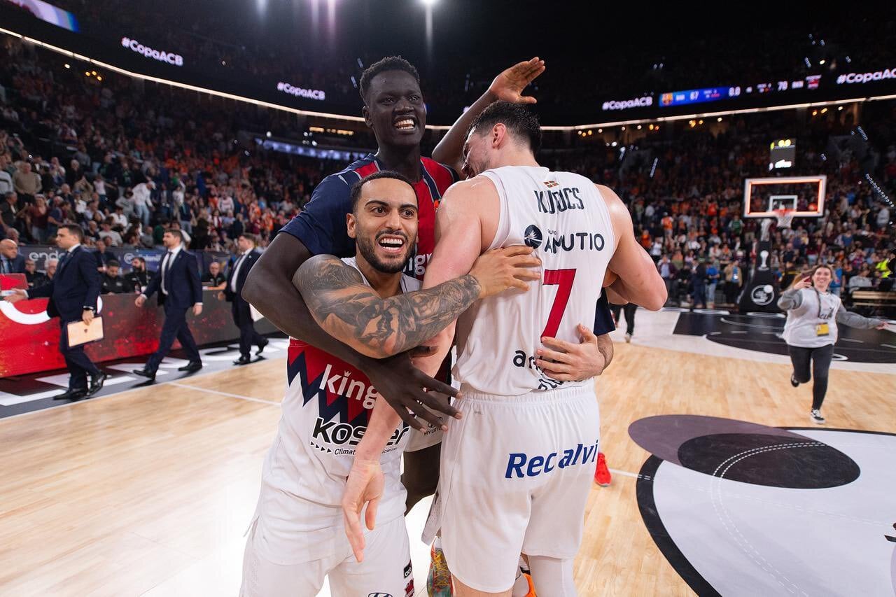 Celebración por el pase.