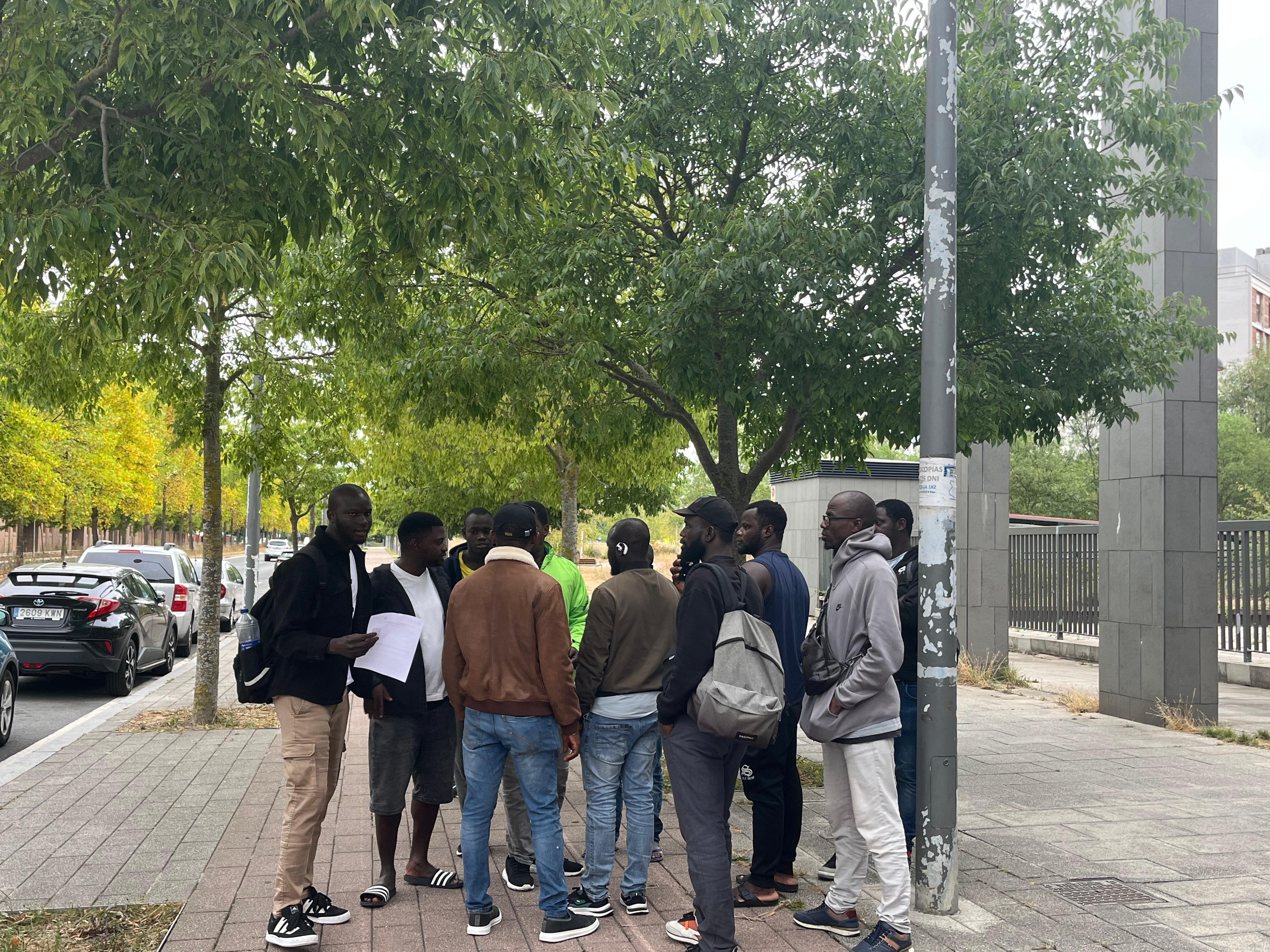 Malienses en el barrio de Salburua de Vitoria