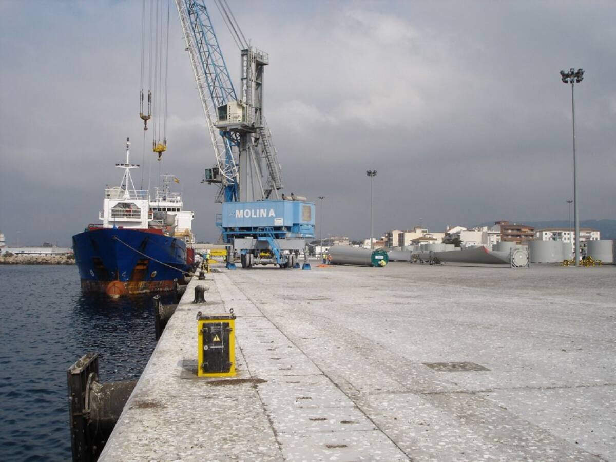 El Puerto de Motril abrirá expediente de abandono de un barco ruso