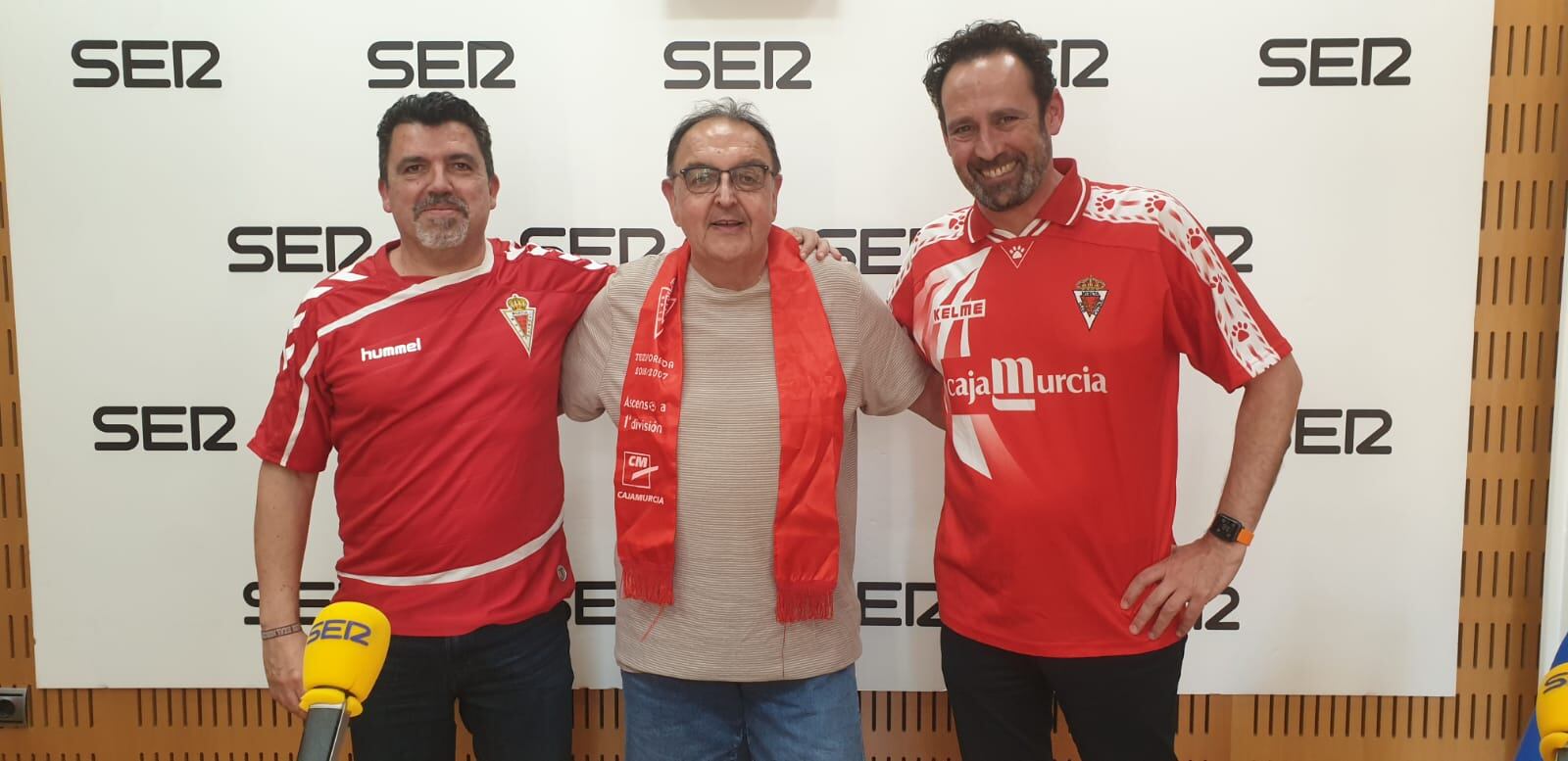 Txema Almela, Pepe Pallarés y Jorge Fenor en los estudios de Radio Murcia Cadena SER