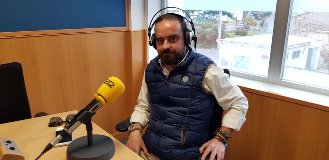 Antonio Marín en los estudios de Radio Cartagena