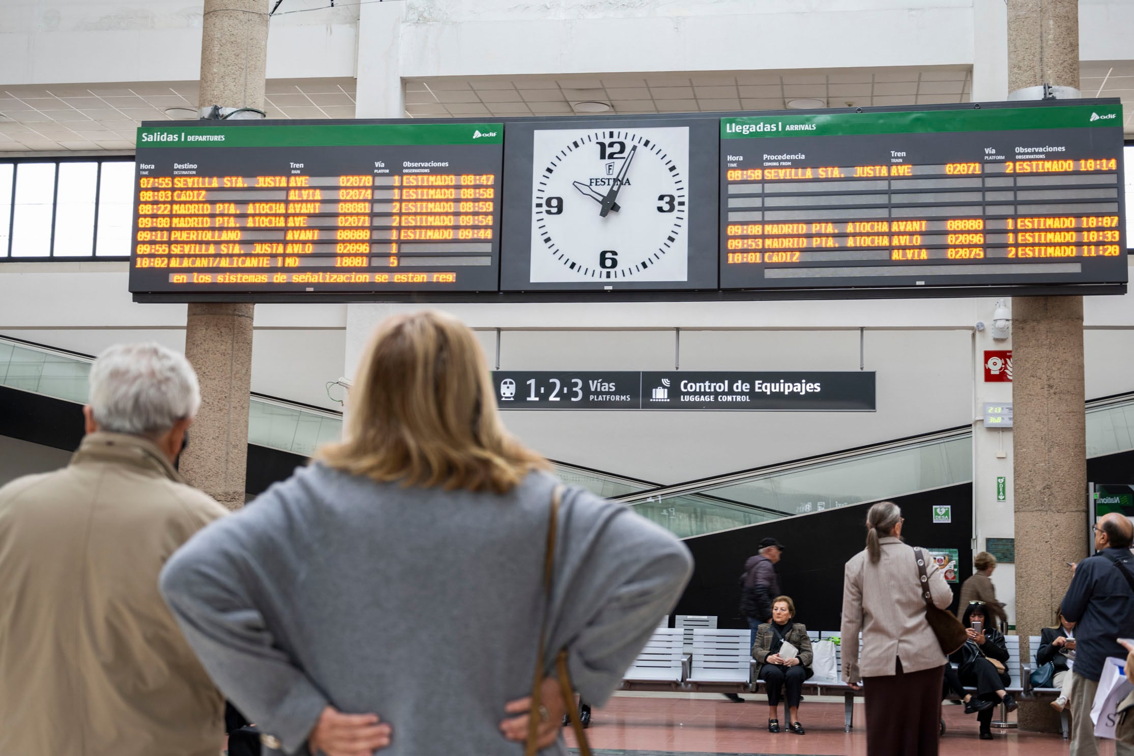 CIUDAD REAL, 18/03/2026.-Vista de la estación de AVE en Ciudad Real este miércoles. Adif ha anunciado que debido a una incidencia en los sistemas de señalización se pueden registrar este miércoles retrasos en los trenes de alta velocidad con origen o destino Madrid, según ha apuntado en la red social 'X'. En un segundo aviso, el administrador de la infraestructura ferroviaria ha asegurado que estos sistemas de control y gestión de tráfico se están recuperando de forma progresiva. EFE/ Jesús Monroy