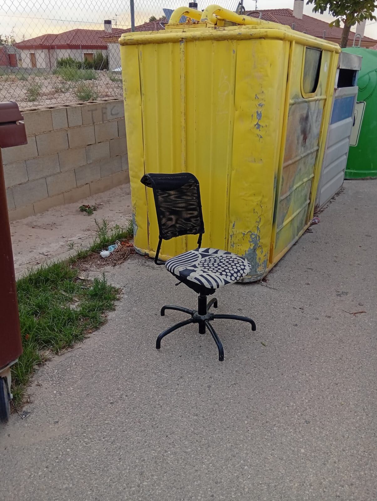 Mal uso de los contenedores en Caudete