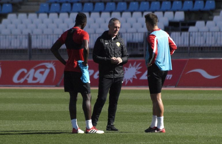 Lucas Alcaraz hablando con Sulayman y Rubén.