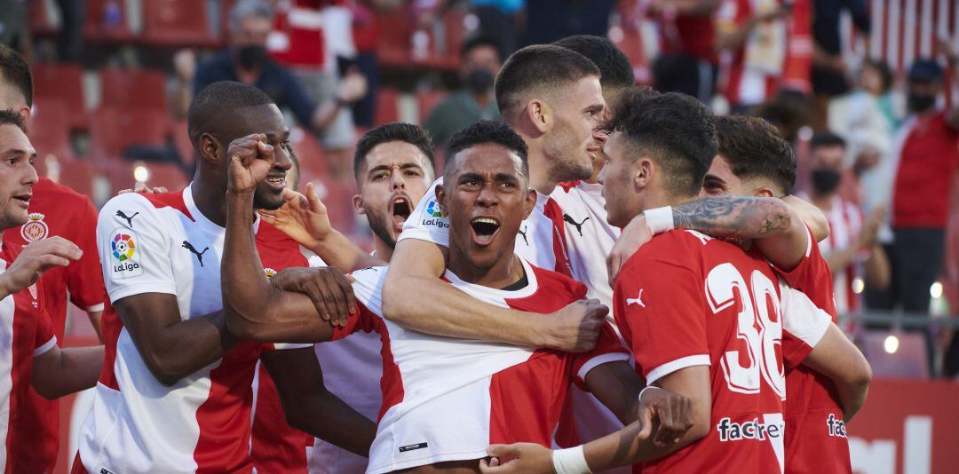 Yoel Bárcenas celebra su gol junto al resto de sus compañeros
