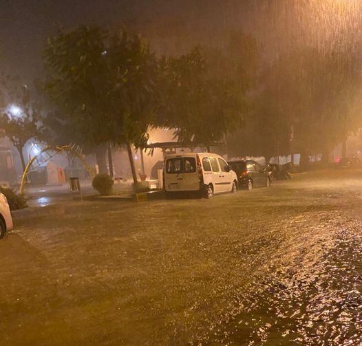 Imagen del paseo Colón de Tavernes de la Valldigna anoche.