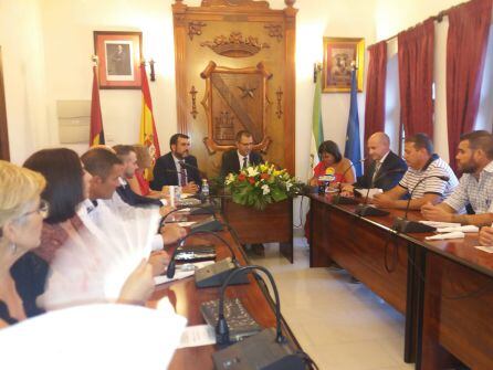 Momento de la intervención de la alcaldesa, Mª Teresa García, en el acto de presentación del pregonero