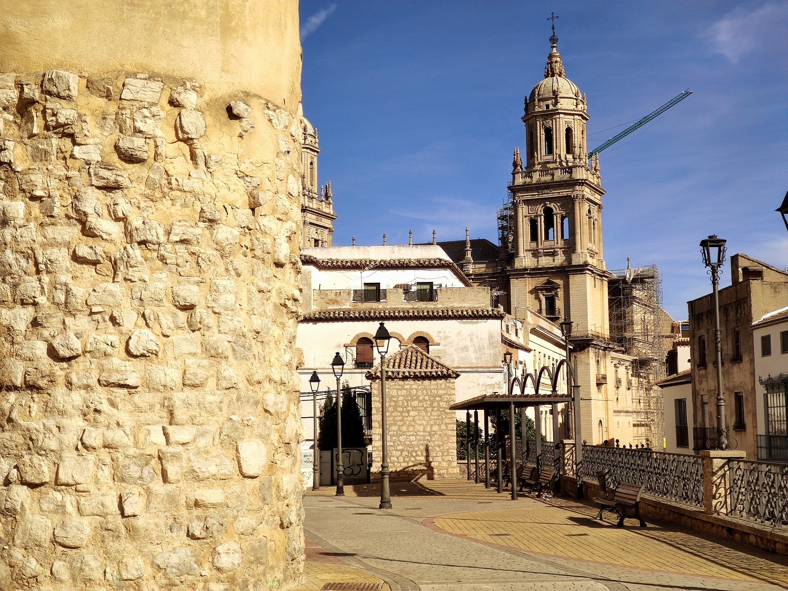 Vistas de la Catedral de Jaén capital, en una soleada mañana, desde la Carrera de Jesús