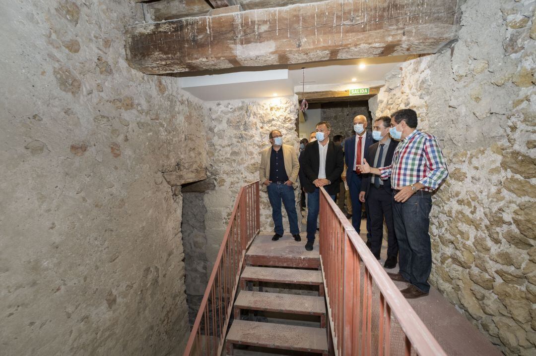 Visita de las autoridades conquenses a la Casa del Corregidor