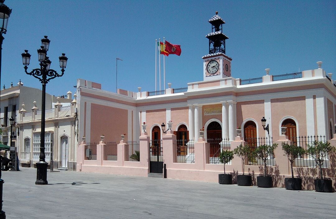 Fachada del Consistorio portorrealeño, el que más tarda en pagar a sus proveedores en la bahía de Cádiz