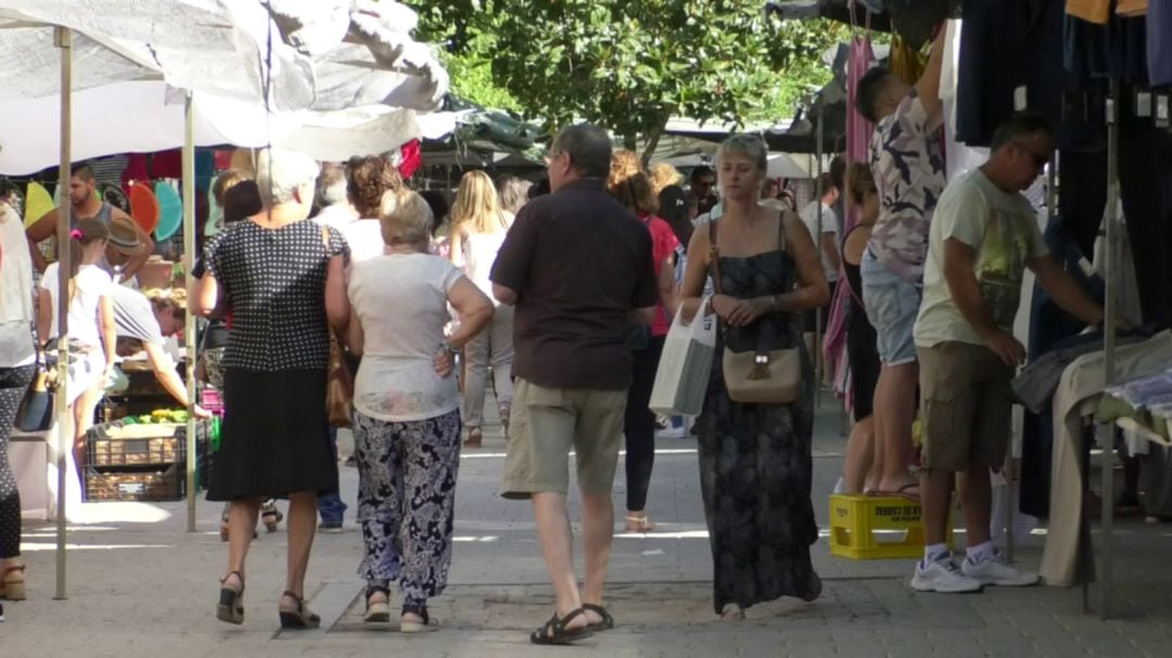 Imagen de archivo del mercadillo de Úbeda en el Parque Norte