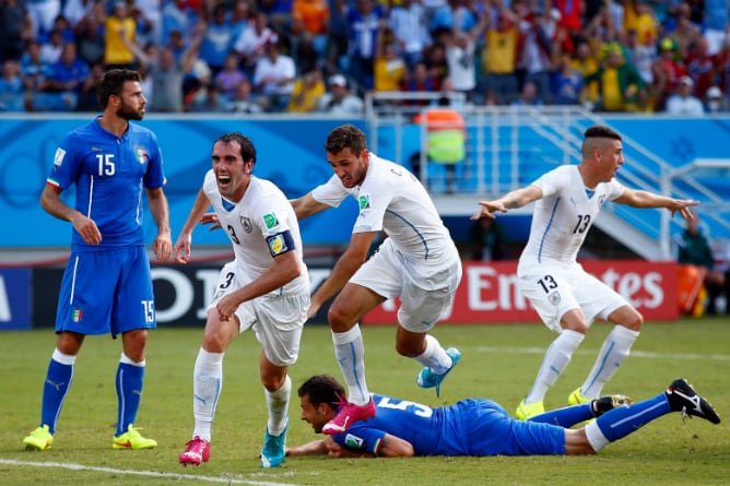 Uruguay se clasificó a octavos de final gracias al gol de Diego Godín