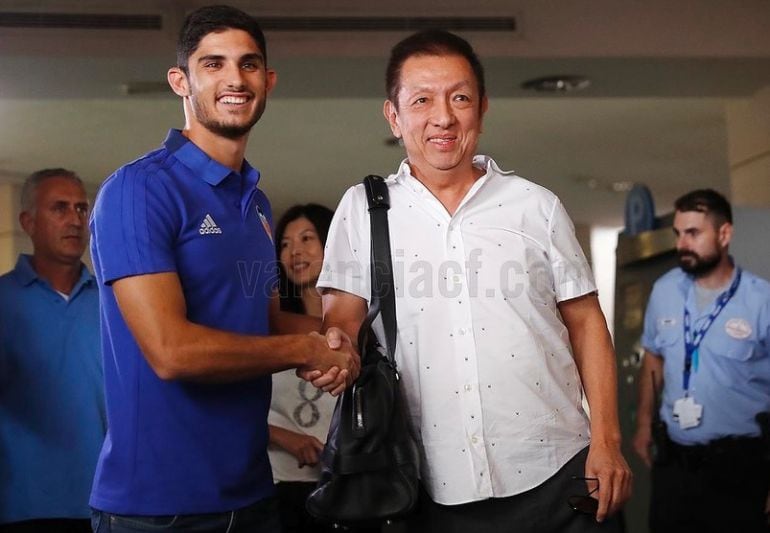 Guedes llega a Valencia acompañado por Peter Lim