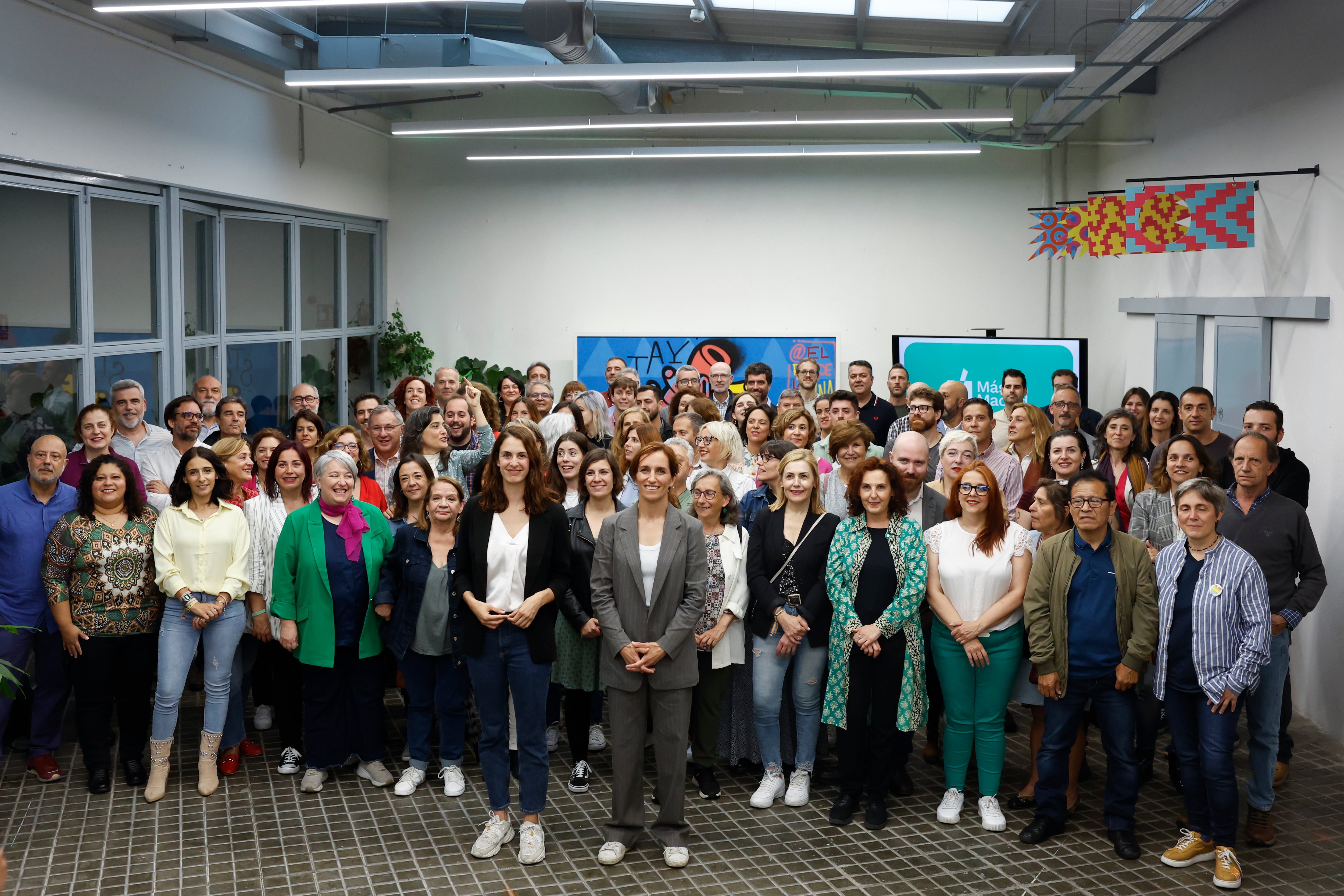 Las portavoces de Más Madrid, Mónica García (c-d) y Rita Maestre (c-i), participan en un plenario organizado por el partido