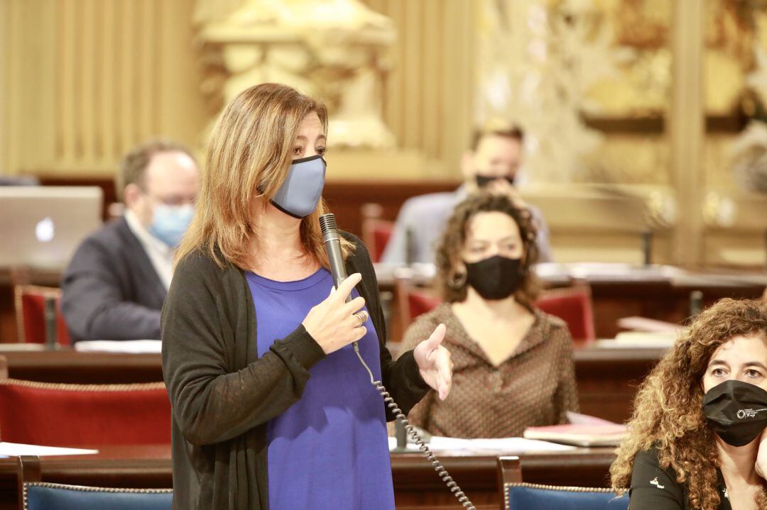 Imagen de la presidenta Armengol en el pleno de hoy