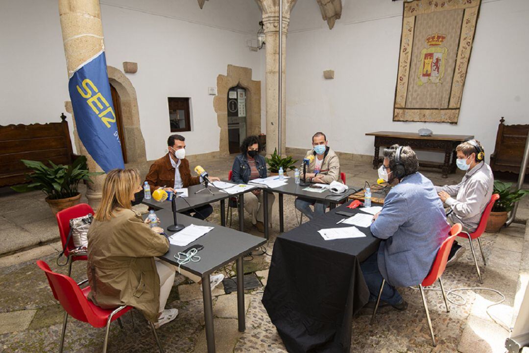 Un momento del programa desde el Palacio de Carvajal de la Diputación Provincial de Cáceres