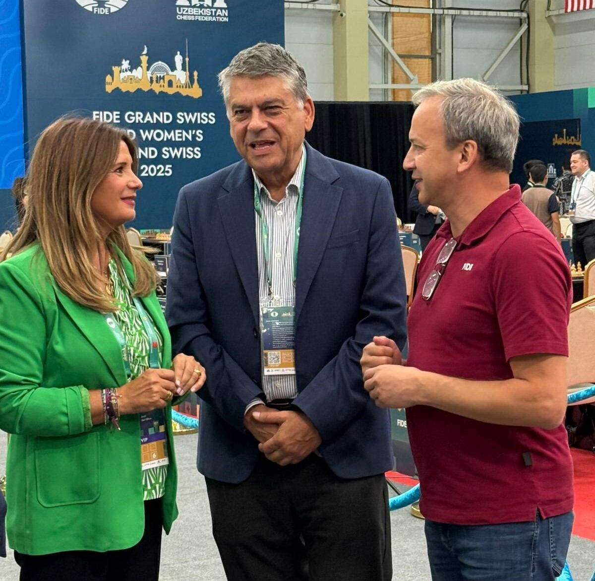 Auxi del Olmo, Javier Ochoa y Arkady Dvorkovich.