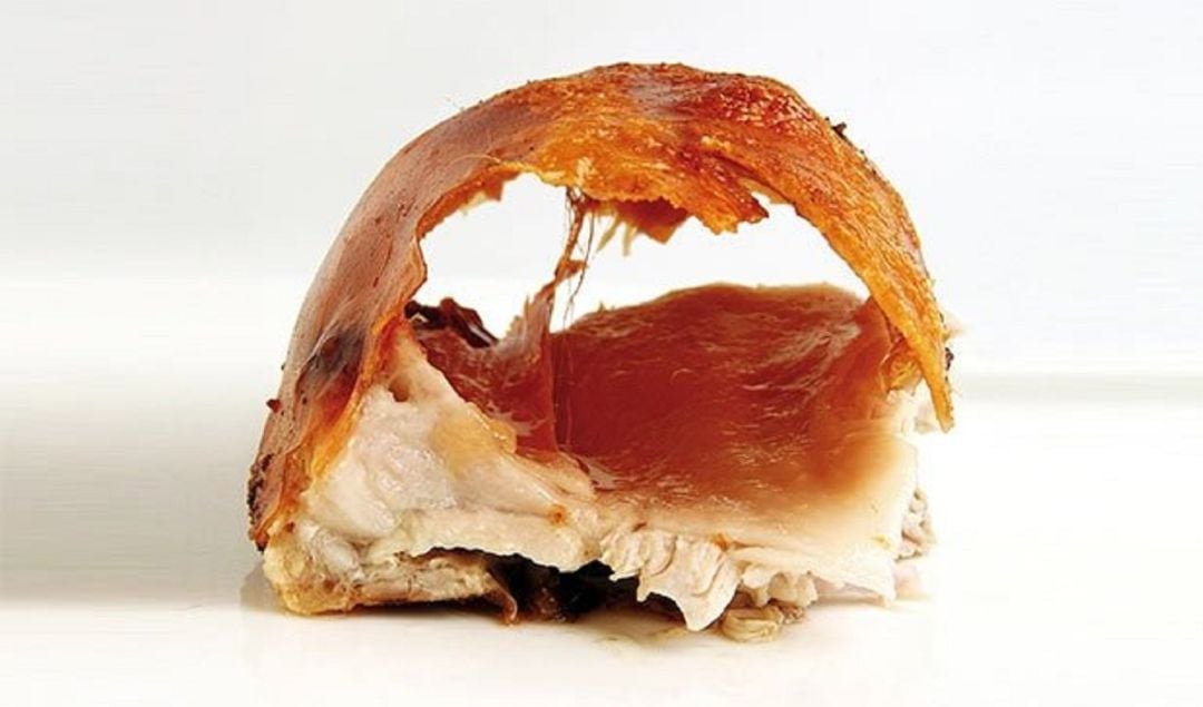 Cochinillo lacado.