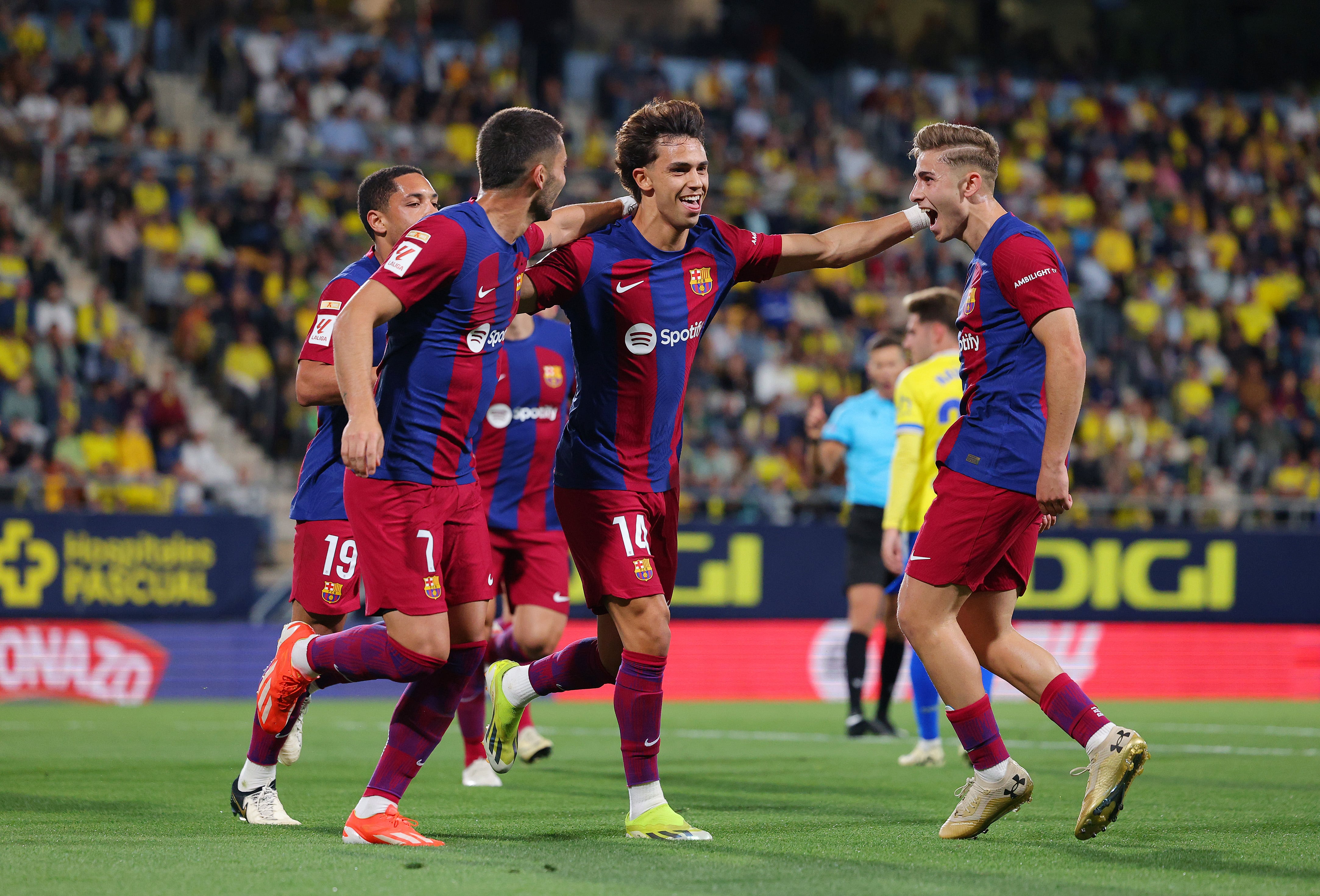 Joao Félix celebra su tanto ante el Cádiz junto al resto de sus compañeros. (Photo by Fran Santiago/Getty Images) (Photo by Fran Santiago/Getty Images)