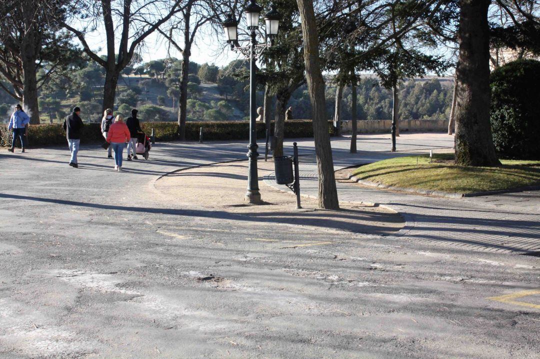 Imagen actual del pavimento en la plaza de la Reina Victoria Eugenia